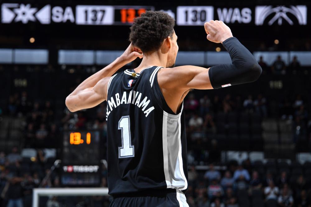 网球因其高 网球因其高